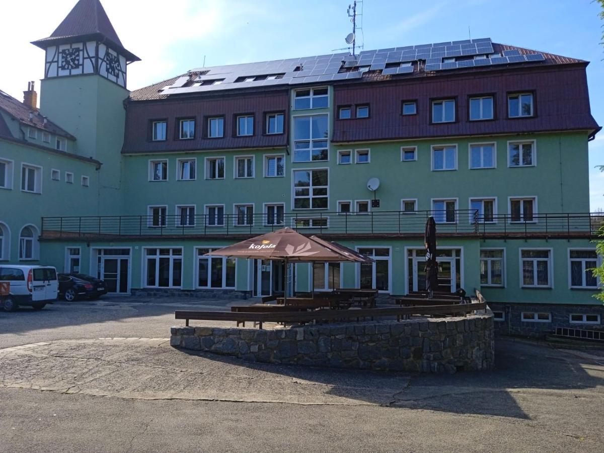 Hotel Forestyma Hodonín Екстериор снимка