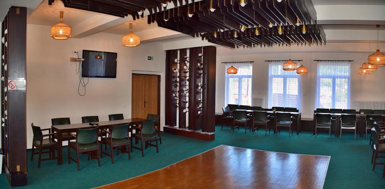 Hotel Forestyma Hodonín Екстериор снимка